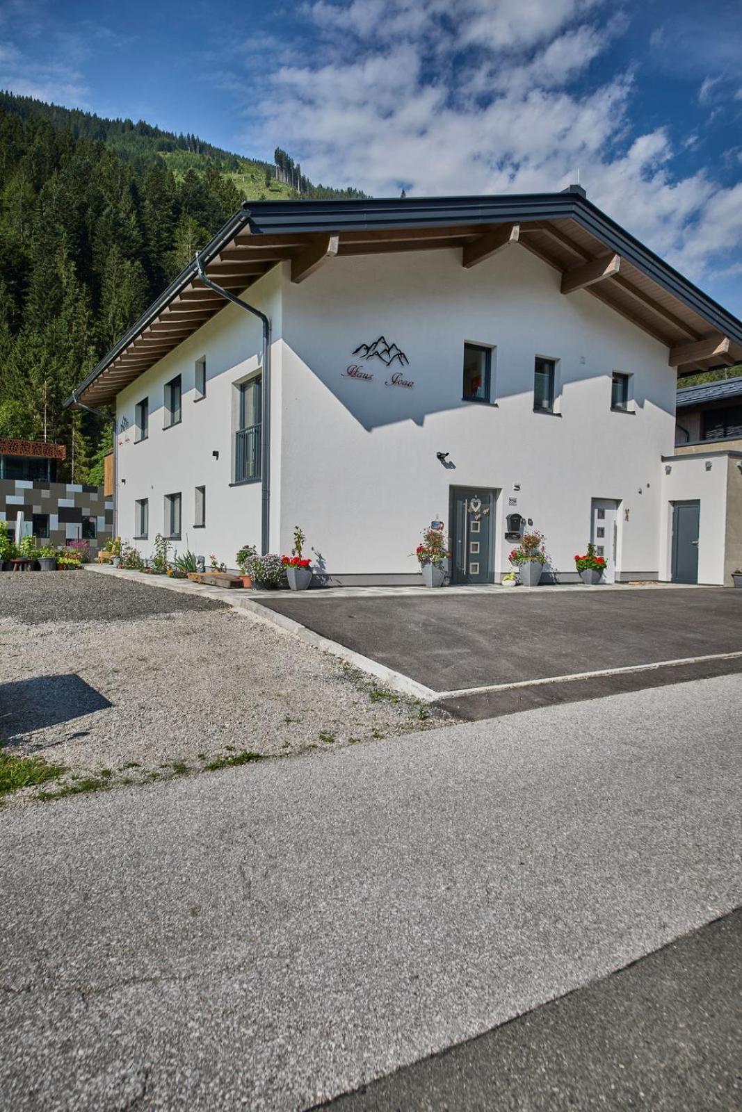 Haus Joan - Apartments Saalbach Exterior foto