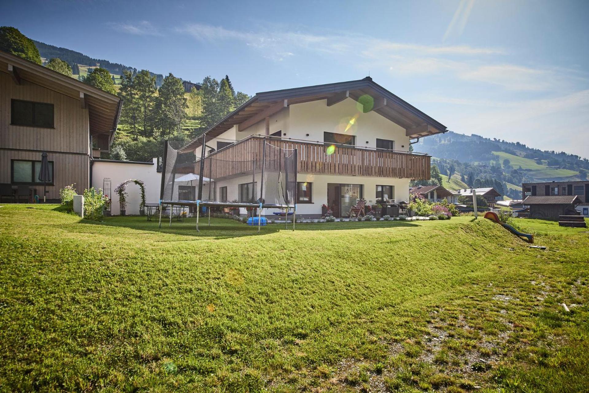 Haus Joan - Apartments Saalbach Exterior foto